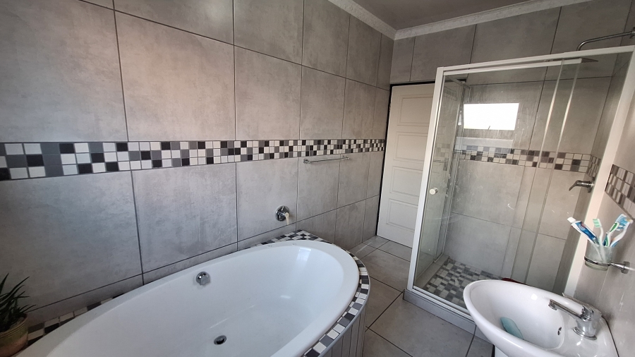 4 Bedroom Property for Sale in Velddrif Western Cape
